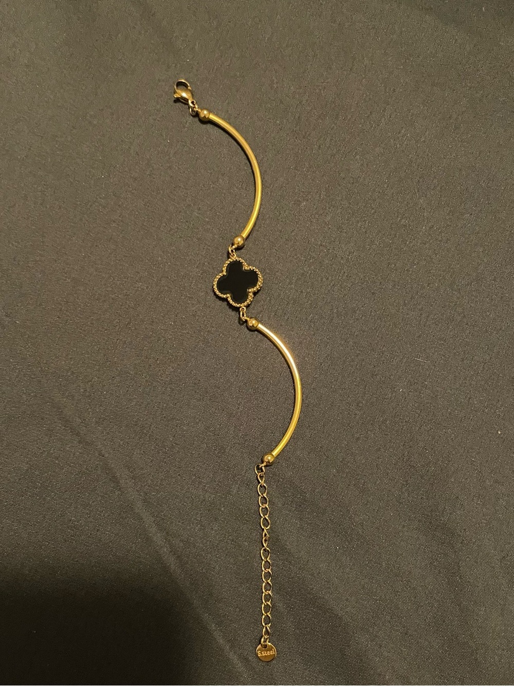 New - 18k gold plated, stainless steel clover gold bracelet